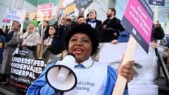 Nurses threaten strike action over 3.6% pay increase